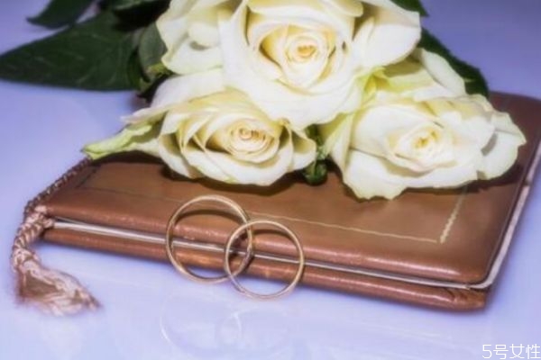 結(jié)婚紀念日送什么好 結(jié)婚紀念日應該送什么