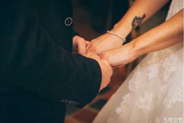 分房睡多久會(huì)離婚 性對(duì)婚姻生活的重要性 分房睡多久會(huì)離婚 性對(duì)婚姻生活的重要性