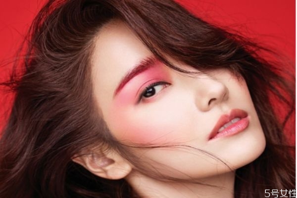 眼妝怎么畫嫵媚動人 嫵媚慵懶眼妝畫法步驟