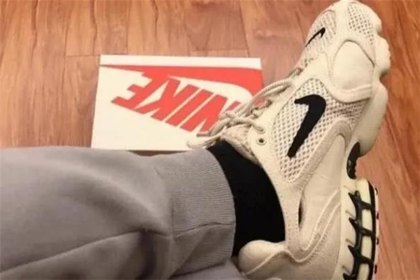 耐克stussy聯(lián)名沙漠黃真假對(duì)比 耐克stussy沙漠黃聯(lián)名開箱