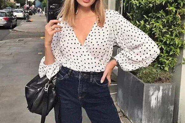 波點(diǎn)上衣怎么搭配褲子 波點(diǎn)上衣的搭配技巧
