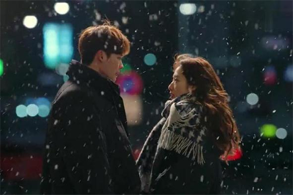 男生喜歡搭訕什么樣的女生 男生在什么情況下會(huì)主動(dòng)搭訕