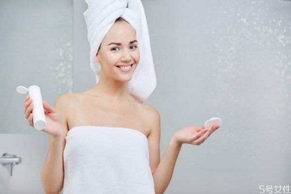 只有鼻子出油是混油嗎 臉上毛孔出油怎么回事 只有鼻子出油是混油嗎 臉上毛孔出油怎么回事