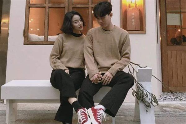 已婚女人和前任見面應(yīng)不應(yīng)該 已婚女人和前任聯(lián)系什么心理 已婚女人和前任見面應(yīng)不應(yīng)該 已婚女人和前任聯(lián)系什么心理