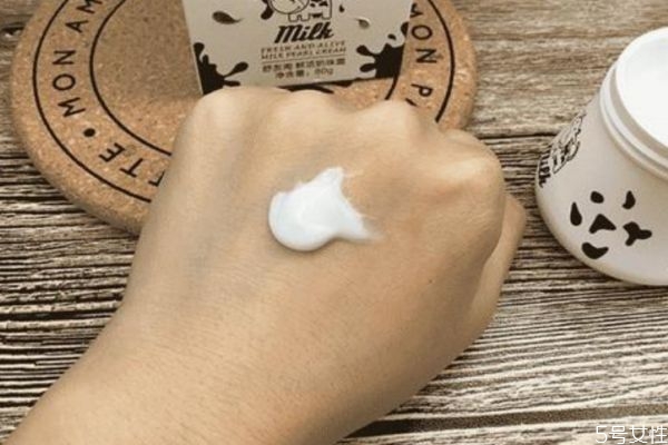 保濕霜和面霜的區(qū)別 保濕霜和面霜的不同 保濕霜和面霜的區(qū)別 保濕霜和面霜的不同