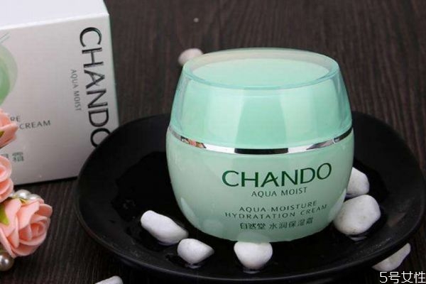 保濕霜和面霜的區(qū)別 保濕霜和面霜的不同 保濕霜和面霜的區(qū)別 保濕霜和面霜的不同