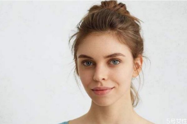 脖子上長痘痘怎么解決 如何消除脖子上的痘痘 脖子上長痘痘怎么解決 如何消除脖子上的痘痘