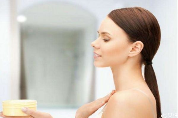 脖子上長痘痘怎么解決 如何消除脖子上的痘痘 脖子上長痘痘怎么解決 如何消除脖子上的痘痘