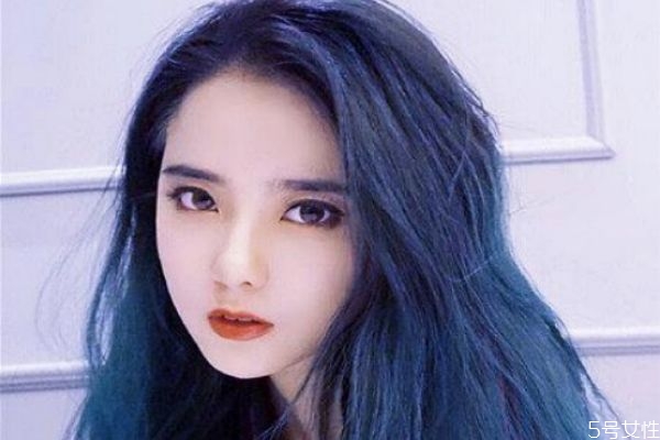 藍(lán)色頭發(fā)掉色快嗎 染藍(lán)色頭發(fā)掉色怎么辦 藍(lán)色頭發(fā)掉色快嗎 染藍(lán)色頭發(fā)掉色怎么辦