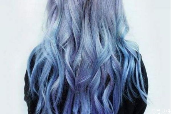 藍(lán)色頭發(fā)掉色快嗎 染藍(lán)色頭發(fā)掉色怎么辦 藍(lán)色頭發(fā)掉色快嗎 染藍(lán)色頭發(fā)掉色怎么辦
