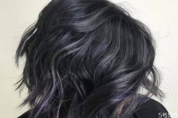 炭黑色是什么顏色 碳黑色顯老氣嗎 炭黑色是什么顏色 碳黑色顯老氣嗎