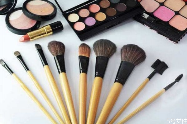 化妝刷買動物毛還是人造纖維 動物毛化妝刷和纖維毛區(qū)分 化妝刷買動物毛還是人造纖維 動物毛化妝刷和纖維毛區(qū)分