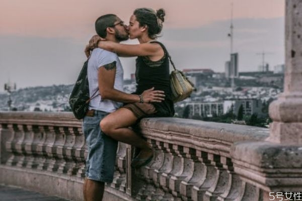 分手后想和好怎么說 想復合怎么給他發(fā)信息 分手后想和好怎么說 想復合怎么給他發(fā)信息