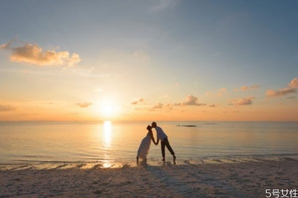 分手后想和好怎么說 想復合怎么給他發(fā)信息 分手后想和好怎么說 想復合怎么給他發(fā)信息