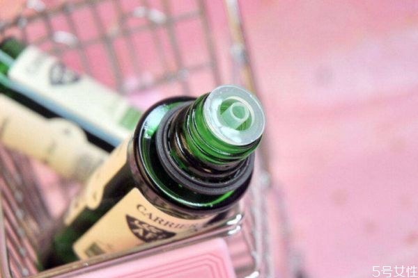 阿芙荷荷巴油去黑頭的方法 阿芙荷荷巴油怎么去黑頭 阿芙荷荷巴油去黑頭的方法 阿芙荷荷巴油怎么去黑頭