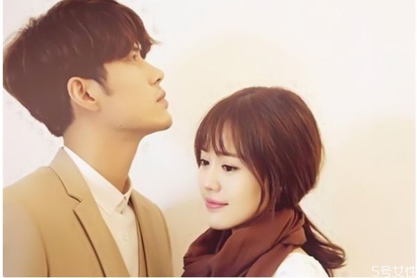 日常關(guān)心問(wèn)候女生的話 真正愛(ài)你的人經(jīng)典語(yǔ)錄