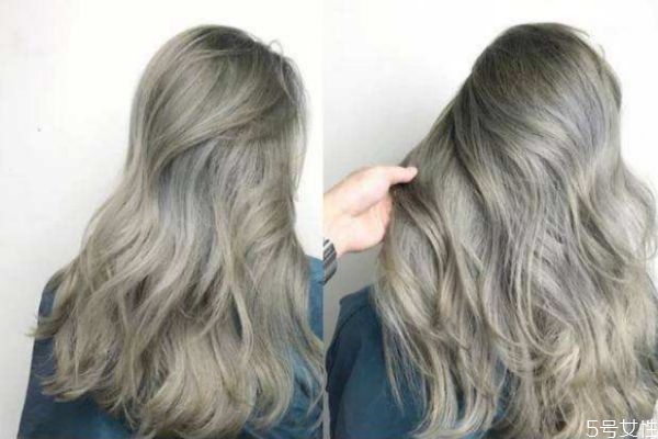 卷發(fā)睡覺時(shí)頭發(fā)怎么放 怎樣讓卷發(fā)睡起來不變形