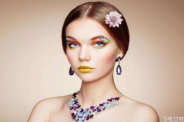 劣質(zhì)化妝品會(huì)帶來哪些皮膚病 劣質(zhì)化妝品的危害