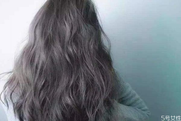 頭發(fā)漂過(guò)還能染什么色 漂過(guò)的頭發(fā)能染棕色嗎