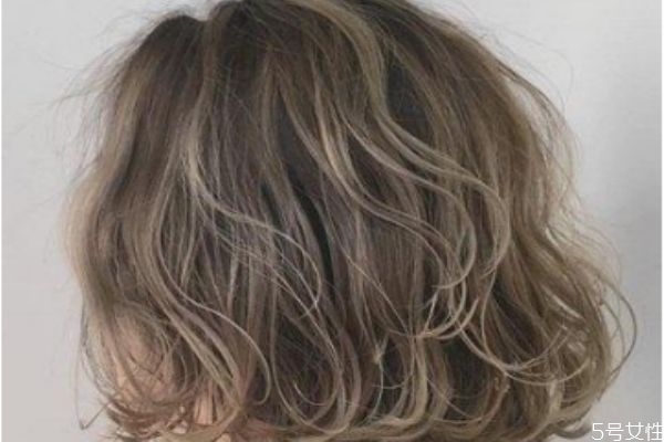 頭發(fā)細少軟適合什么發(fā)型 什么頭發(fā)適合錫紙燙