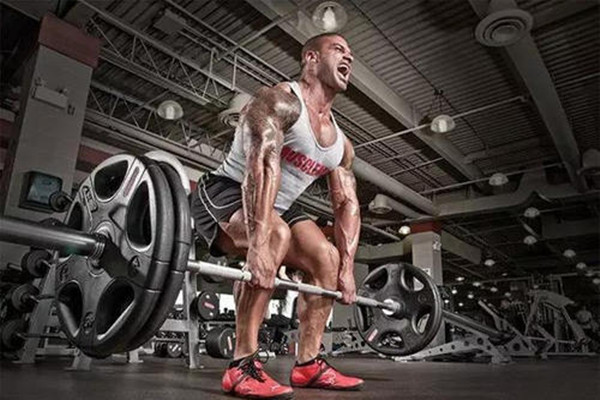 硬拉時要夾肩胛骨嗎 硬拉時的正確做法