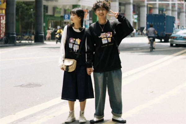 秋天穿什么情侶裝好看 今年秋天流行什么情侶裝