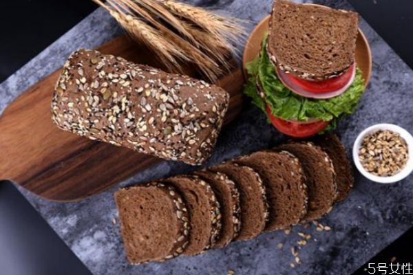 減肥吃面包會(huì)長(zhǎng)胖嗎 減肥正確吃面包的技巧 減肥吃面包會(huì)長(zhǎng)胖嗎 減肥正確吃面包的技巧