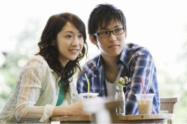 如何正確看待姐弟戀 正確看待姐弟戀的方法 如何正確看待姐弟戀 正確看待姐弟戀的方法