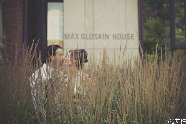 跟老婆吵架了怎么哄 老婆生氣了該怎么去哄她 跟老婆吵架了怎么哄 老婆生氣了該怎么去哄她