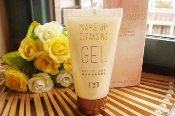 卸妝凝膠有哪些使用方法 卸妝凝膠卸的干凈嗎 卸妝凝膠有哪些使用方法 卸妝凝膠卸的干凈嗎