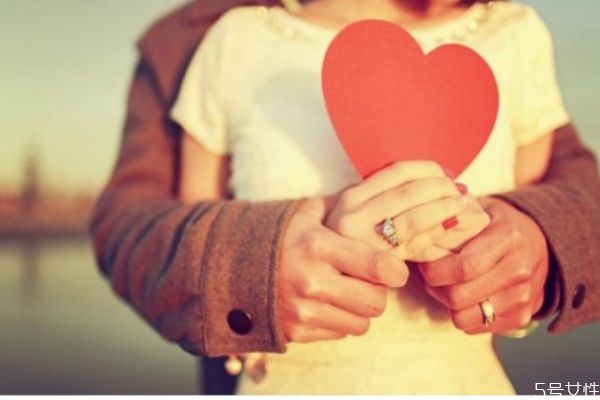 把老公惹生氣了怎么哄 情商高的女人會(huì)怎樣哄