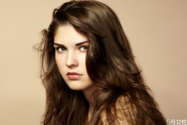 護(hù)發(fā)素和發(fā)膜可以一起用嗎 發(fā)膜是護(hù)發(fā)素嗎 護(hù)發(fā)素和發(fā)膜可以一起用嗎 發(fā)膜是護(hù)發(fā)素嗎