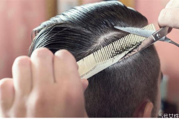 頭發(fā)打薄可以錫紙燙嗎 頭發(fā)打薄后還能恢復嗎