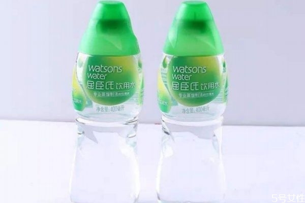 蒸餾水對(duì)皮膚有什么作用 蒸餾水對(duì)皮膚的作用 蒸餾水對(duì)皮膚有什么作用 蒸餾水對(duì)皮膚的作用