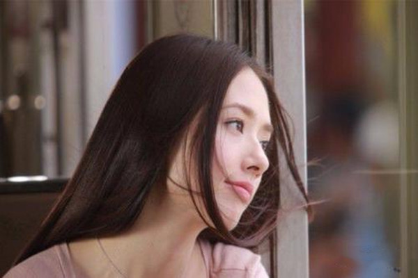 洗直頭發(fā)和拉直頭發(fā)的區(qū)別 洗直頭發(fā)和拉直頭發(fā)有什么不一樣