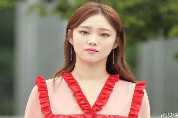 混合性皮膚需要用面霜嗎 混合性皮膚應(yīng)該怎么正確護(hù)膚 混合性皮膚需要用面霜嗎 混合性皮膚應(yīng)該怎么正確護(hù)膚