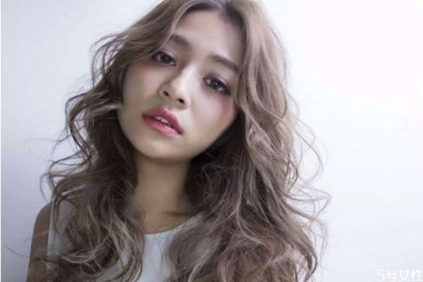 造型燙洗一下就沒(méi)有了嗎 造型燙和普通燙發(fā)哪個(gè)貴 造型燙洗一下就沒(méi)有了嗎 造型燙和普通燙發(fā)哪個(gè)貴