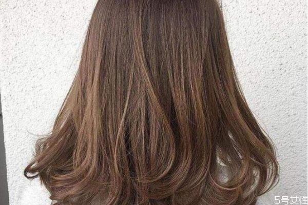 頭發(fā)燙壞了怎么補(bǔ)救 燙發(fā)很傷頭發(fā) 頭發(fā)燙壞了怎么補(bǔ)救 燙發(fā)很傷頭發(fā)