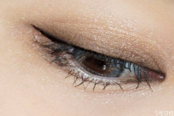 短圓眼用什么顏色眼影 下面這些眼妝技巧你要知道 短圓眼用什么顏色眼影 下面這些眼妝技巧你要知道