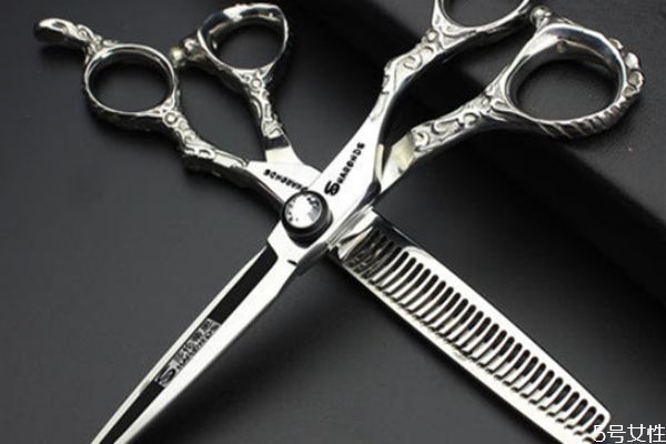 短劉海和長(zhǎng)劉海分別適合什么人 這幾類女生不適合有劉海