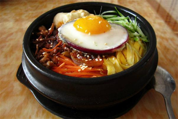 石鍋拌飯配菜有哪些 石鍋拌飯里面都有什么菜 石鍋拌飯配菜有哪些 石鍋拌飯里面都有什么菜