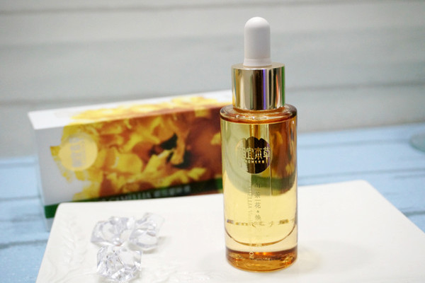 相宜本草山茶花煥活精萃油的功效 相宜本草山茶花煥活精萃油好用嗎 相宜本草山茶花煥活精萃油的功效 相宜本草山茶花煥活精萃油好用嗎