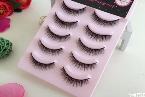 新手怎么買假睫毛 幾步快學(xué)貼假睫毛 新手怎么買假睫毛 幾步快學(xué)貼假睫毛