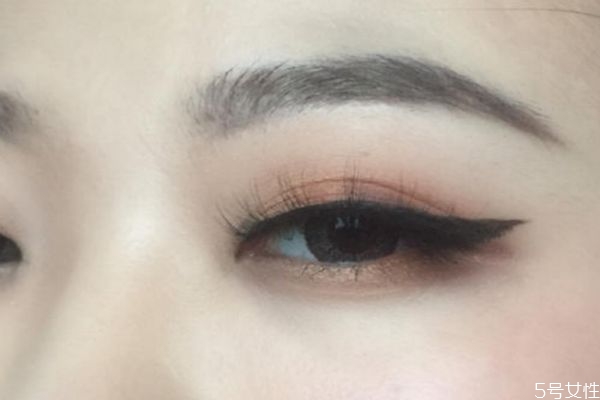 下睫毛怎么貼 假睫毛下眼睫的貼法技巧 下睫毛怎么貼 假睫毛下眼睫的貼法技巧