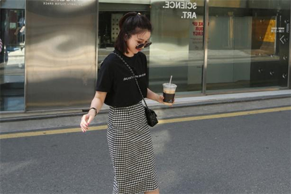 格子長裙怎么搭配 格子長裙搭配圖片