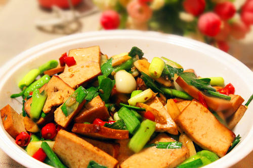 辣椒炒豆干怎么做好吃 辣椒炒豆干的做法 辣椒炒豆干怎么做好吃 辣椒炒豆干的做法