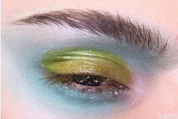 先定妝還是先畫眼影 眼影怎么使用好 先定妝還是先畫眼影 眼影怎么使用好