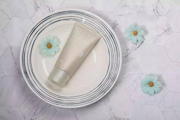 珍妮膚潔面凝膠溫和嗎 珍妮膚潔面凝膠緊繃嗎 珍妮膚潔面凝膠溫和嗎 珍妮膚潔面凝膠緊繃嗎