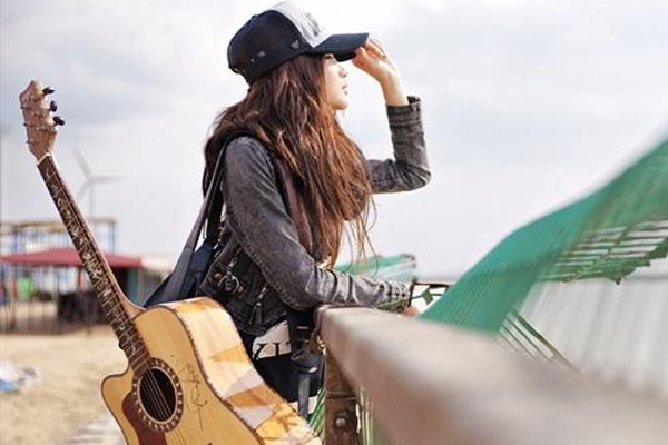 如何判斷女生是否希望你去追 女生愿意你追的表現(xiàn) 如何判斷女生是否希望你去追 女生愿意你追的表現(xiàn)