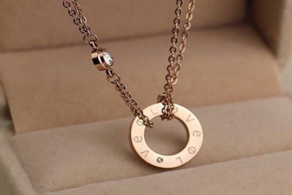 卡地亞項鏈?zhǔn)鞘裁唇?卡地亞為什么只有18k金